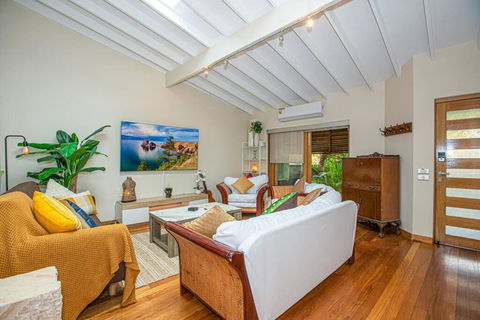 Luxury Retreat Home - 4bed House W/Parking - Mins From CBD - Maitland Accommodation 2