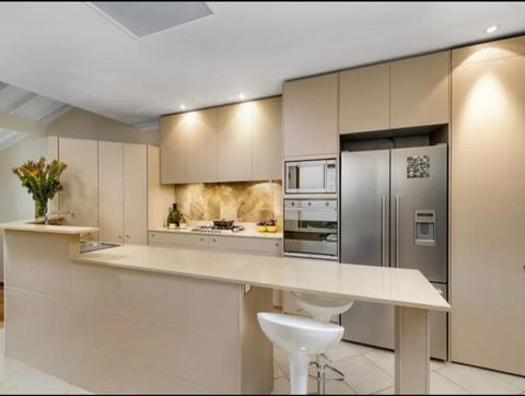 Luxury Retreat Home - 4bed House W/Parking - Mins From CBD - Maitland Accommodation 1