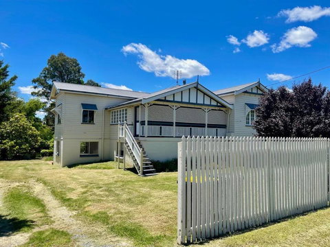 MAGNOLIA HOUSE ON THE CREEK - STANTHORPE - Maitland Accommodation 0