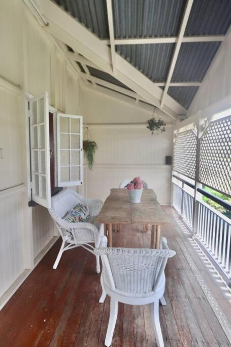 MAGNOLIA HOUSE ON THE CREEK - STANTHORPE - Maitland Accommodation 2