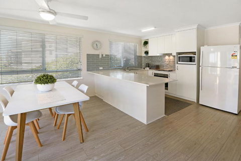 MAINSAIL8- MOOLOOLABA BEACH - Maitland Accommodation 0