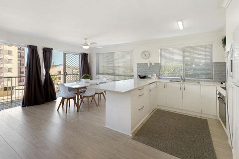 MAINSAIL8- MOOLOOLABA BEACH - Maitland Accommodation 2