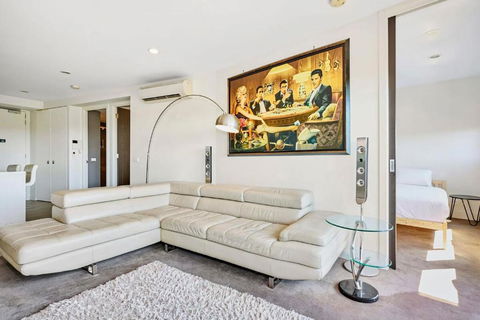 Maribyrnong Marvel Charm With Cityscape Bliss - Maitland Accommodation 1