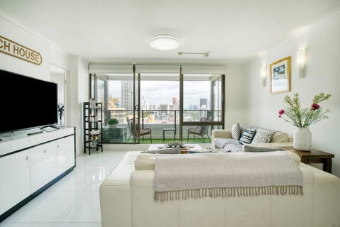 Marks Point - Resort Living In The Heart Of Surfers - Maitland Accommodation 3
