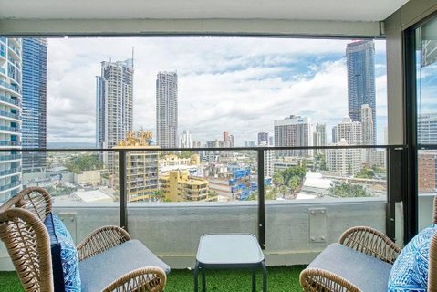 Marks Point - Resort Living In The Heart Of Surfers - Maitland Accommodation 2