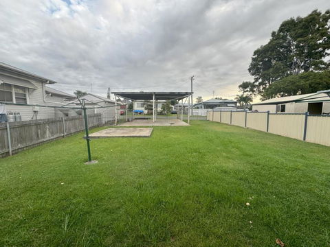 Massive 3 Bedroom Home With Backyard - Maitland Accommodation 2