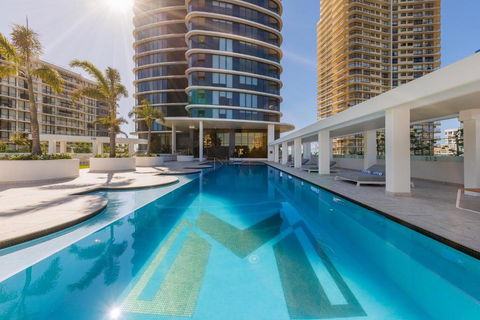 Meriton Suites Surfers Paradise - Maitland Accommodation 1