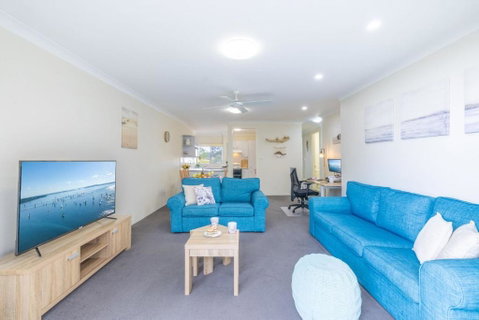 Mistral Court, 15 17 Mistral Close - Fantastic Unit With Wifi And Water Views - Maitland Accommodation 3