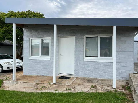 Modern 1 Bedroom Studio Free Parking Close To CBD - Maitland Accommodation 3