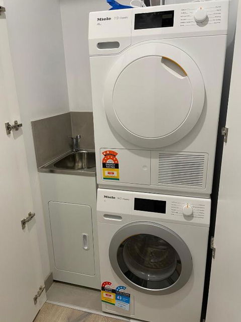 Modern Apartment On Courtney-02594 - Maitland Accommodation 3