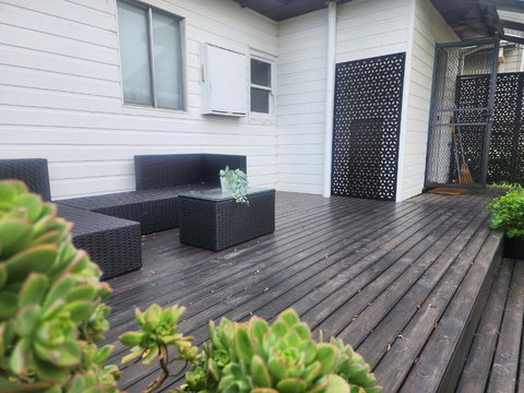 Modern Cottage Near Morwell CBD, Queen Beds, Netflix & Free Wifi - Maitland Accommodation 2