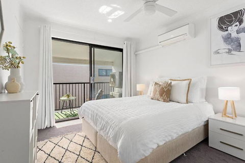 Modern Courtyard Oasis For Easy Beachside Living - Maitland Accommodation 3