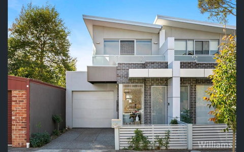 Room In Newport Modern Townhouse - Walk To Stunning Ocean View - Maitland Accommodation 1