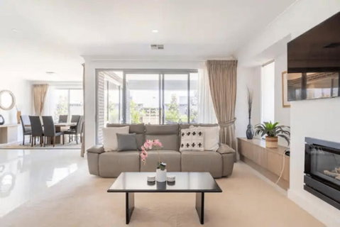 Modern Mansion In Lightsview By Host Solutions - Maitland Accommodation 2