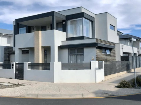 Modern Mansion In Lightsview By Host Solutions - Maitland Accommodation 0