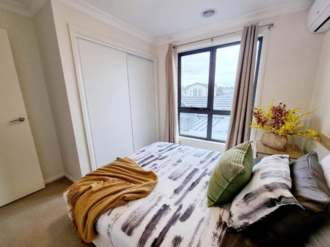 Modern Narre Warren Three Bedroom Townhouse, Close To Fountain Gate SC - Maitland Accommodation 3