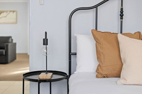 Modern Private Double Room - Central Spot At Liverpool - Shared Bathroom - Maitland Accommodation 3