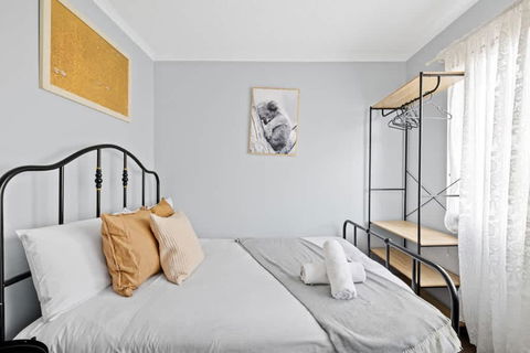 Modern Private Double Room - Central Spot At Liverpool - Shared Bathroom - Maitland Accommodation 2