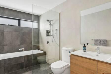 Mountain View Villa-close To Shops-10min To CBD - Maitland Accommodation 1