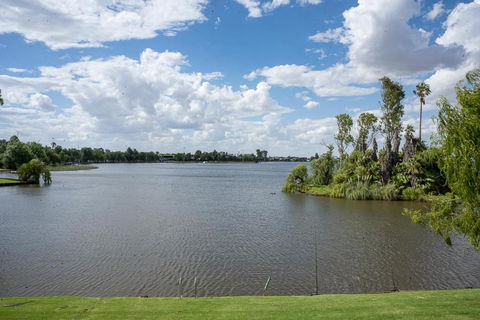 Mulwala Lakeside Apartment - Maitland Accommodation 1