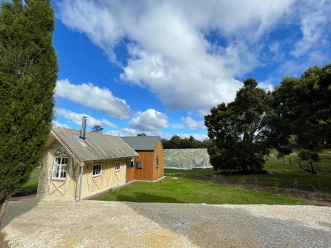 NEST- Luxury Vineyard Accommodation - Maitland Accommodation 3
