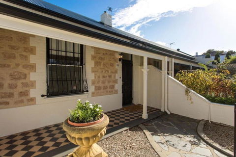 North Adelaide Row Cottage Monte - Maitland Accommodation 0