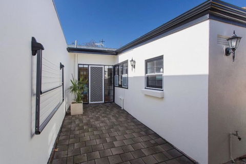 North Adelaide Row Cottage Monte - Maitland Accommodation 1