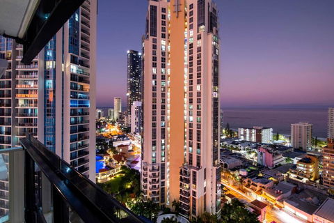 OCEAN VIEW APARTMENTS - Circle On Cavill - Self Contained & Privately Managed - Maitland Accommodation 1