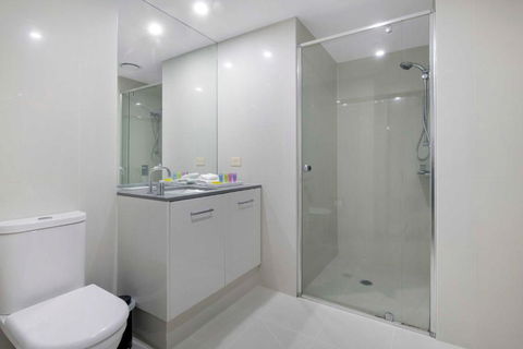 OCEAN VIEW APARTMENTS - Circle On Cavill - Self Contained & Privately Managed - Maitland Accommodation 3
