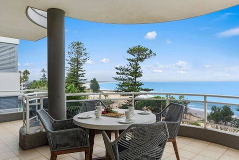 Ocean Vista Escape - A Lofty Beachfront Penthouse - Maitland Accommodation 1
