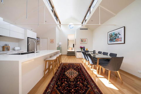 Oh So Collingwood - Maitland Accommodation 0