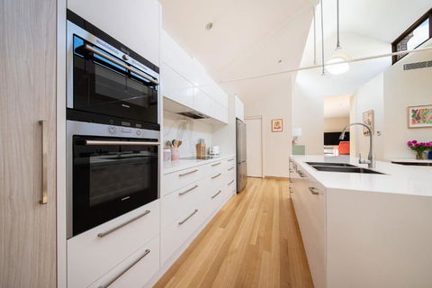 Oh So Collingwood - Maitland Accommodation 3