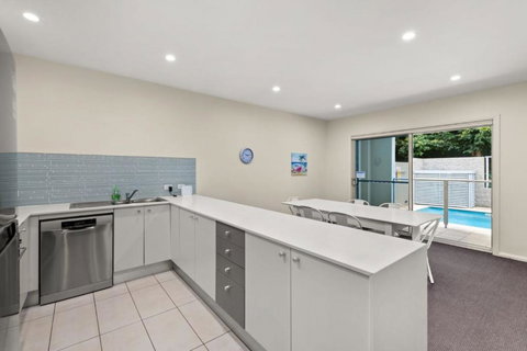 Pacific Blue 520 Private Pool Air Conditioning And Wi Fi - Maitland Accommodation 2