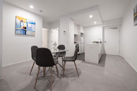 Panoramic Views 2br With Pool And Free Carpark - Maitland Accommodation 3
