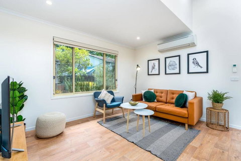 Peaceful 1BR Courtyard Unit In Quiet Dickson - Maitland Accommodation 0