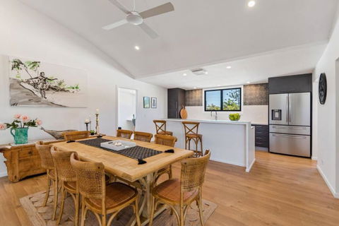 PACIFIC Stunning Coastal Home The Perfect Family Getaway - Maitland Accommodation 3