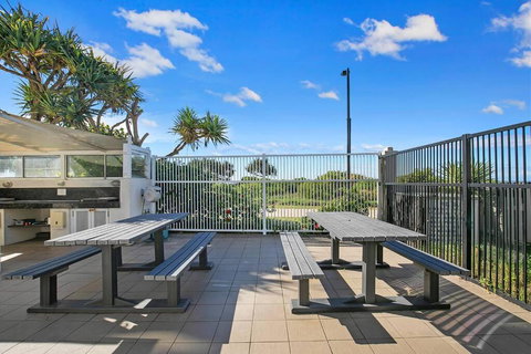 Palm Shore Escape - Elevated Beachfront Living - Maitland Accommodation 1