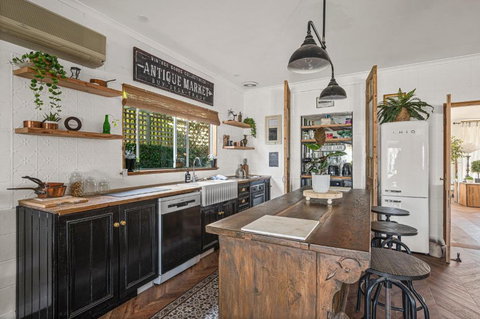 Palm Tree Cottage - Aldinga Beach - C21 SouthCoast Holidays - Maitland Accommodation 2