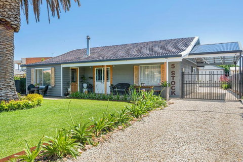 Palm Tree Cottage - Aldinga Beach - C21 SouthCoast Holidays - Maitland Accommodation 0