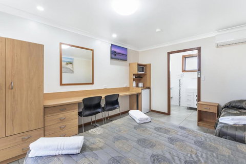 Palm Valley Motel - Maitland Accommodation 1