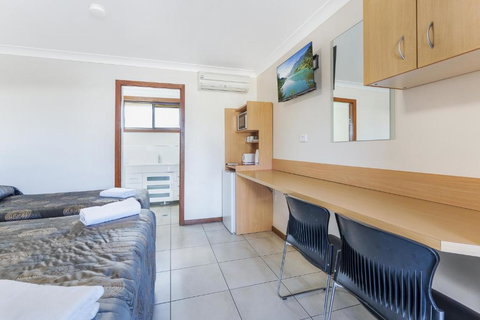 Palm Valley Motel - Maitland Accommodation 3