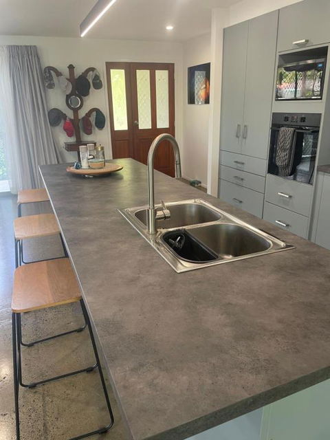 Pandanus Paradise. Newly Renovated 4 Bedroom Home - Maitland Accommodation 3