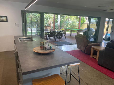 Pandanus Paradise. Newly Renovated 4 Bedroom Home - Maitland Accommodation 2