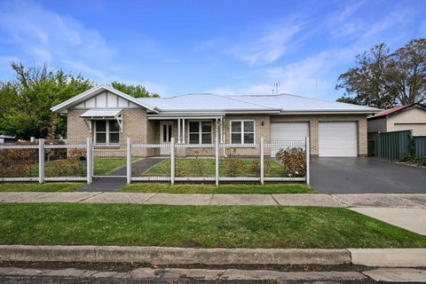 Paradise On Prince - Sleek & Stylish, Dog Friendly - Maitland Accommodation 3