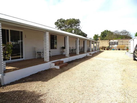 Passat Holiday Units - Unit 1 - Maitland Accommodation 0