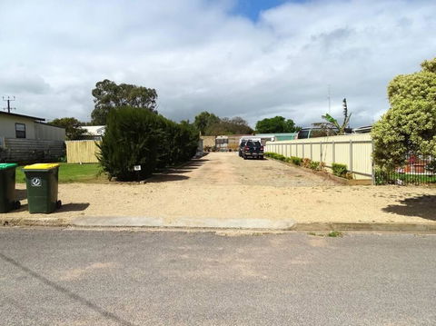 Passat Holiday Units - Unit 1 - Maitland Accommodation 1