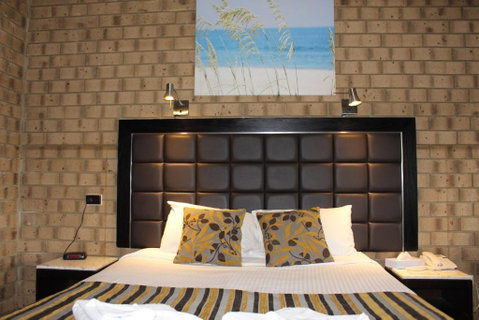 Pavlos Motel - Maitland Accommodation 0