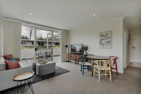 Peaceful 1-Bed Apartment Close To Lonsdale St - Maitland Accommodation 0