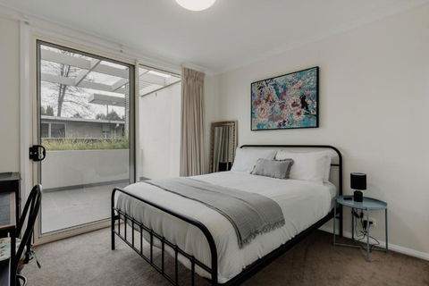 Peaceful 1-Bed Apartment Close To Lonsdale St - Maitland Accommodation 2
