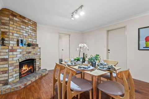 Peaceful 4BR At Sunnybank CBD With 2Parking Yard And Mall - Maitland Accommodation 0